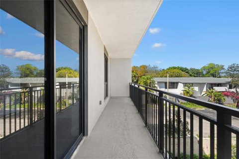 Condominio en alquiler en Miami, Florida, 2 dormitorios, 76.92 m2 № 2047634 - foto 24