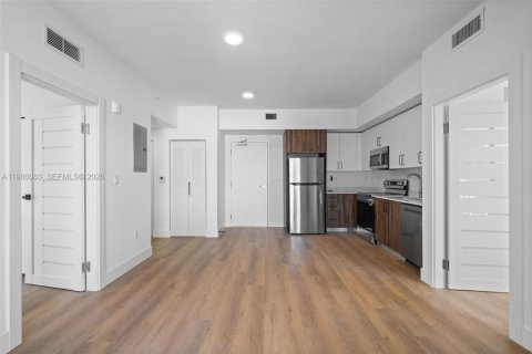 Condominio en alquiler en Miami, Florida, 2 dormitorios, 76.92 m2 № 2047634 - foto 5