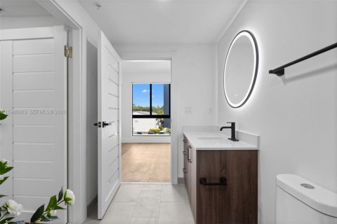 Condominio en alquiler en Miami, Florida, 2 dormitorios, 76.92 m2 № 2047634 - foto 12