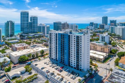 Condo in Miami Beach, Florida, 1 bedroom  № 1861979 - photo 5