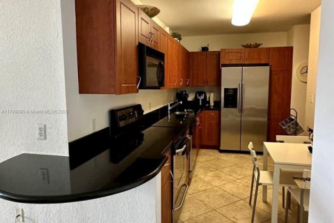 Condo in Miami Beach, Florida, 1 bedroom  № 1861979 - photo 17