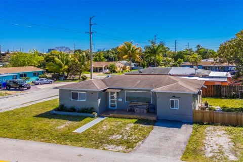 House in Hollywood, Florida 3 bedrooms, 121.98 sq.m. № 1738522 - photo 26