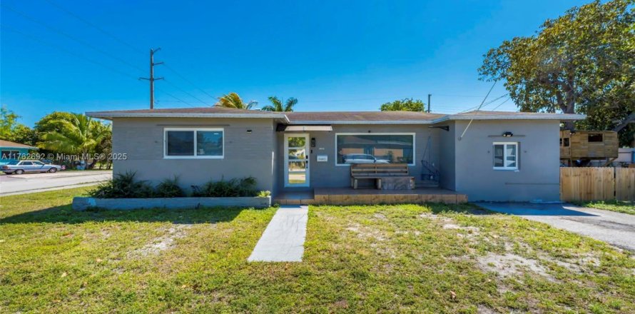 House in Hollywood, Florida 3 bedrooms, 121.98 sq.m. № 1738522