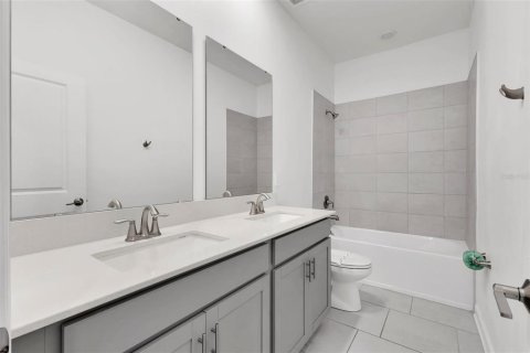 House in Davenport, Florida 4 bedrooms, 234.86 sq.m. № 2396517 - photo 24