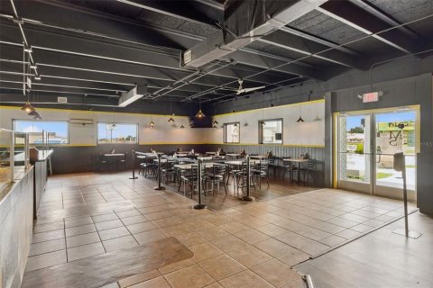 Propiedad comercial en venta en Lakeland, Florida, 383.69 m2 № 2217511 - foto 3