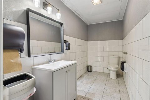 Propiedad comercial en venta en Lakeland, Florida, 383.69 m2 № 2217511 - foto 12