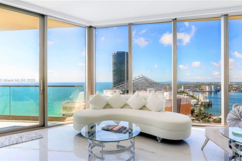 Condo in Sunny Isles Beach, Florida, 2 bedrooms  № 1502385 - photo 1