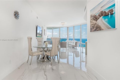 Condo in Sunny Isles Beach, Florida, 2 bedrooms  № 1502385 - photo 25