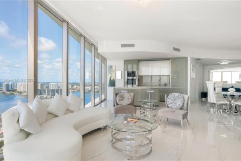 Condo in Sunny Isles Beach, Florida, 2 bedrooms  № 1502385 - photo 17