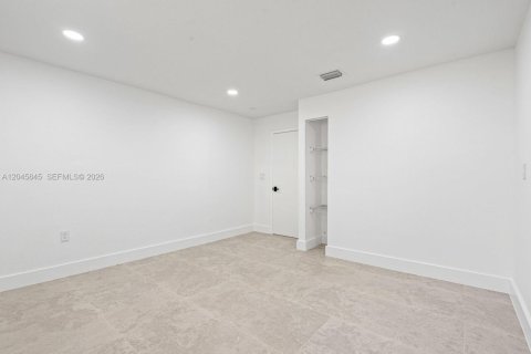 Villa ou maison à vendre à Palmetto Bay, Floride: 3 chambres, 140.56 m2 № 2244185 - photo 24