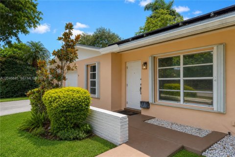 Villa ou maison à vendre à Palmetto Bay, Floride: 3 chambres, 140.56 m2 № 2244185 - photo 4