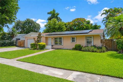 Villa ou maison à vendre à Palmetto Bay, Floride: 3 chambres, 140.56 m2 № 2244185 - photo 2