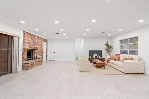 Villa ou maison à vendre à Palmetto Bay, Floride: 3 chambres, 140.56 m2 № 2244185 - photo 8