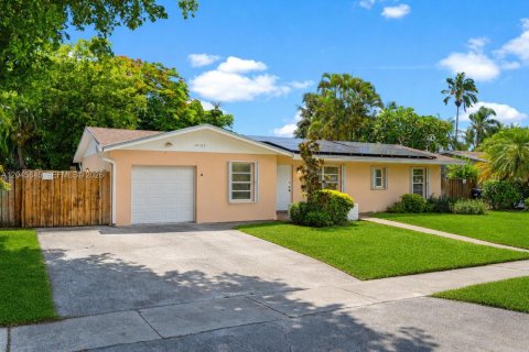Villa ou maison à vendre à Palmetto Bay, Floride: 3 chambres, 140.56 m2 № 2244185 - photo 3