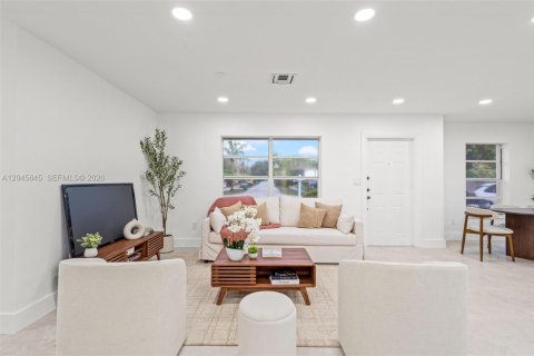 Villa ou maison à vendre à Palmetto Bay, Floride: 3 chambres, 140.56 m2 № 2244185 - photo 10
