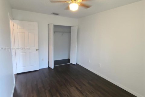 House in Homestead, Florida 3 bedrooms, 126.16 sq.m. № 1882079 - photo 12