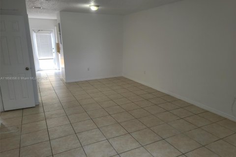 House in Homestead, Florida 3 bedrooms, 126.16 sq.m. № 1882079 - photo 4