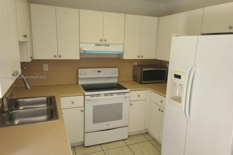 House in Homestead, Florida 3 bedrooms, 126.16 sq.m. № 1882079 - photo 5