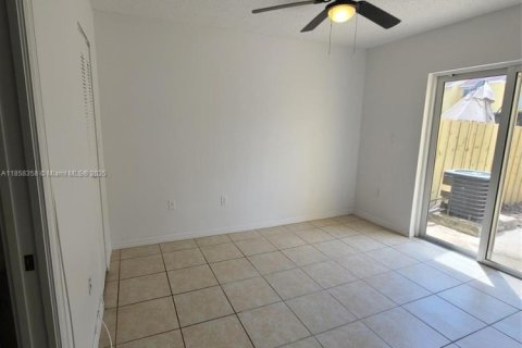 House in Homestead, Florida 3 bedrooms, 126.16 sq.m. № 1882079 - photo 8