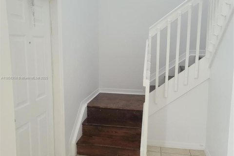 House in Homestead, Florida 3 bedrooms, 126.16 sq.m. № 1882079 - photo 3