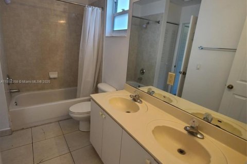 House in Homestead, Florida 3 bedrooms, 126.16 sq.m. № 1882079 - photo 15