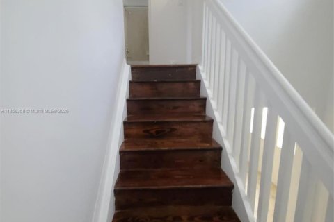 House in Homestead, Florida 3 bedrooms, 126.16 sq.m. № 1882079 - photo 9