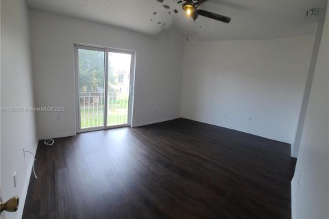 House in Homestead, Florida 3 bedrooms, 126.16 sq.m. № 1882079 - photo 13