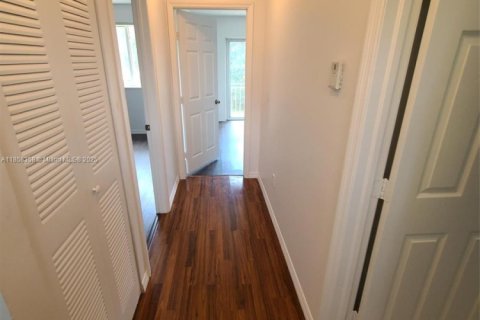 House in Homestead, Florida 3 bedrooms, 126.16 sq.m. № 1882079 - photo 10