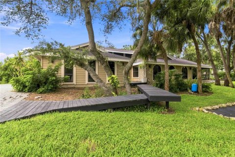 House in Sarasota, Florida 5 bedrooms, 284.1 sq.m. № 2348189