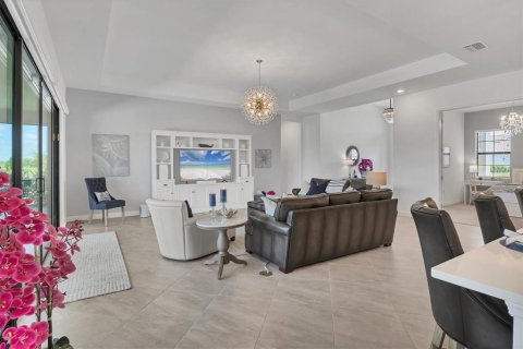 House in LORRAINE LAKES in Lakewood Ranch, Florida 3 bedrooms, 246.19 sq.m. № 1795754 - photo 12
