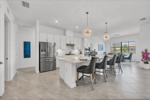 House in LORRAINE LAKES in Lakewood Ranch, Florida 3 bedrooms, 246.19 sq.m. № 1795754 - photo 15