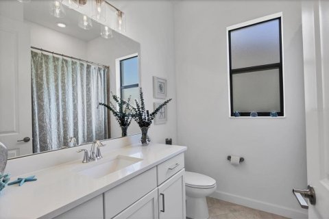 House in LORRAINE LAKES in Lakewood Ranch, Florida 3 bedrooms, 246.19 sq.m. № 1795754 - photo 28