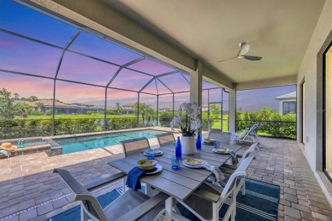 House in LORRAINE LAKES in Lakewood Ranch, Florida 3 bedrooms, 246.19 sq.m. № 1795754 - photo 3