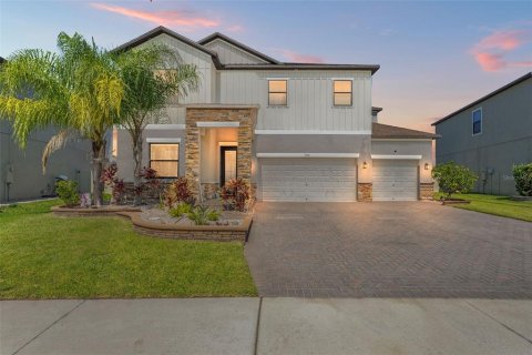 House in Wesley Chapel, Florida 5 bedrooms, 275.36 sq.m. № 1850951 - photo 1