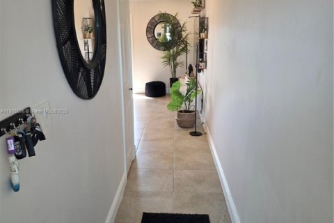 Casa en venta en Miami, Florida, 2 dormitorios, 76.55 m2 № 1970746 - foto 2