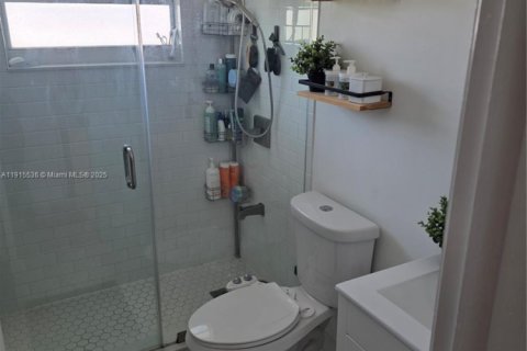 Casa en venta en Miami, Florida, 2 dormitorios, 76.55 m2 № 1970746 - foto 15