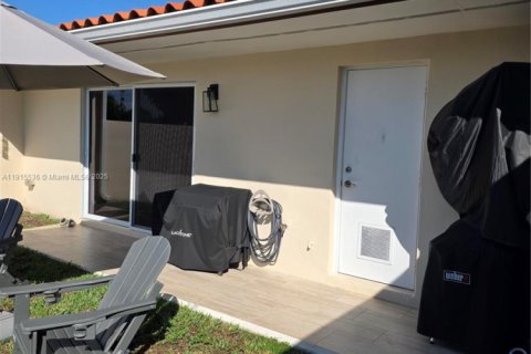 Casa en venta en Miami, Florida, 2 dormitorios, 76.55 m2 № 1970746 - foto 19