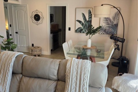 Casa en venta en Miami, Florida, 2 dormitorios, 76.55 m2 № 1970746 - foto 9