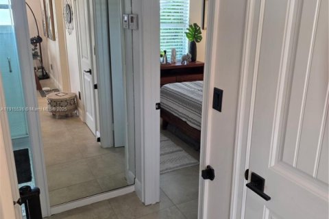 Casa en venta en Miami, Florida, 2 dormitorios, 76.55 m2 № 1970746 - foto 11