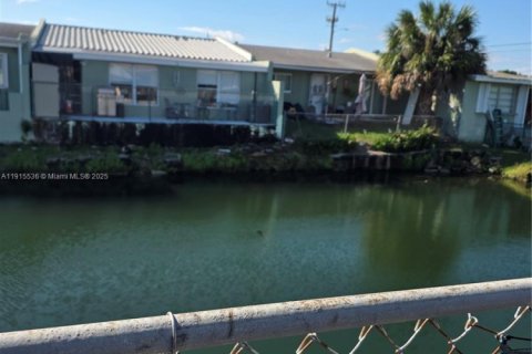 Casa en venta en Miami, Florida, 2 dormitorios, 76.55 m2 № 1970746 - foto 18