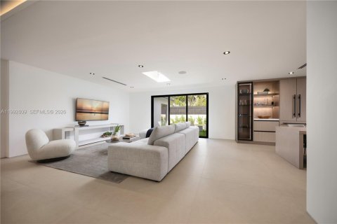 House in Miami, Florida 5 bedrooms, 321.53 sq.m. № 2075313 - photo 4