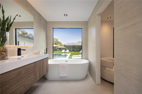 House in Miami, Florida 5 bedrooms, 321.53 sq.m. № 2075313 - photo 6