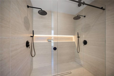 House in Miami, Florida 5 bedrooms, 321.53 sq.m. № 2075313 - photo 7