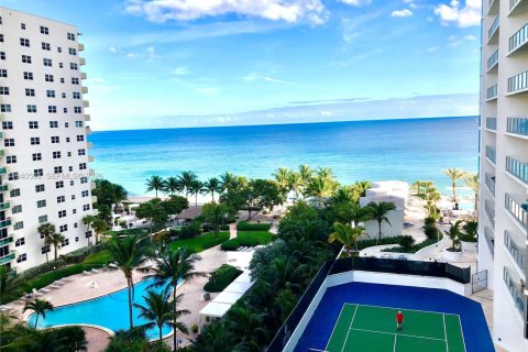 Condo in Hollywood, Florida, 3 bedrooms  № 1997727 - photo 10