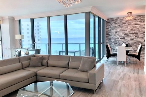 Condo in Hollywood, Florida, 3 bedrooms  № 1997727 - photo 5