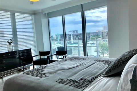 Condo in Hollywood, Florida, 3 bedrooms  № 1997727 - photo 16