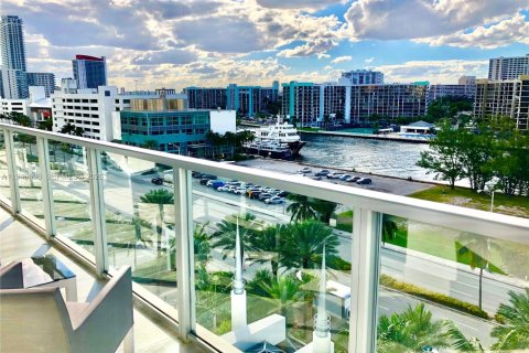 Condo in Hollywood, Florida, 3 bedrooms  № 1997727 - photo 21