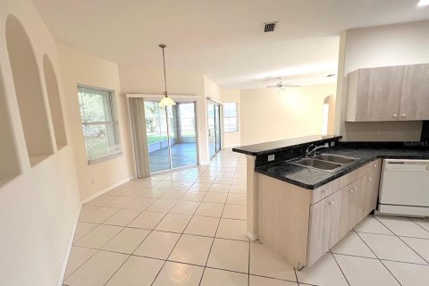 Villa ou maison à louer à Palm Coast, Floride: 4 chambres, 188.87 m2 № 2167752 - photo 4