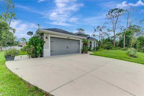 House in North Port, Florida 4 bedrooms, 255.48 sq.m. № 1795156 - photo 9