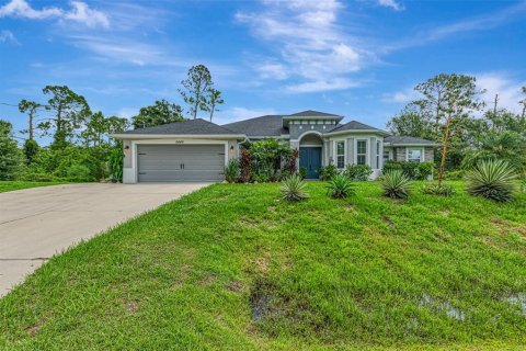 House in North Port, Florida 4 bedrooms, 255.48 sq.m. № 1795156 - photo 10